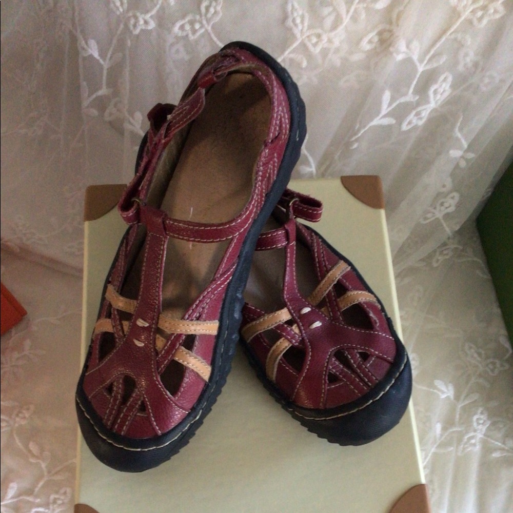 J-41 AdventureOn leather shoes. Red. Size 6